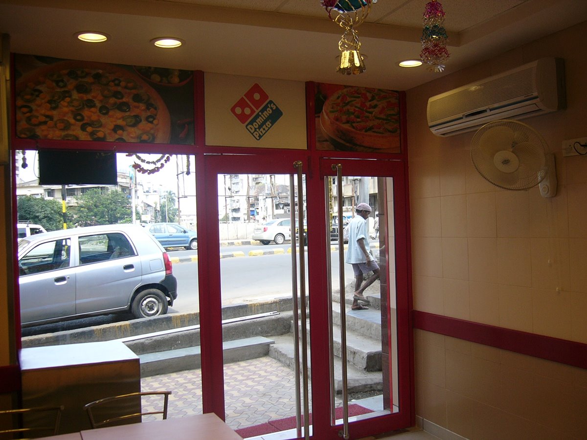 Domino’s Outlets | DecoTech